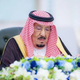الملك سلمان يترأس جلسة مجلس الوزراء السعودي في جدة. 26 أغسطس 2025 - واس