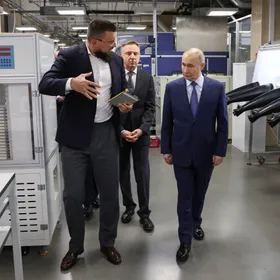 وسط جدل جرينلاند.. بوتين يستعرض قدرات موسكو في القطب الشمالي