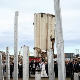 بابا الفاتيكان يختتم زيارته إلى لبنان بالصلاة في مرفأ بيروت