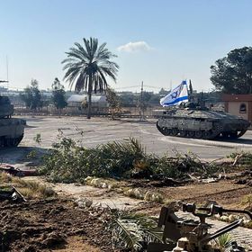 إسرائيل تسيطر على الجانب الفلسطيني من معبر رفح.. وتوقف دخول المساعدات إلى غزة