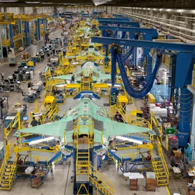 مع ارتفاع التكلفة وبطء الإنتاج.. ترمب يشن حرباً على صناعة الدفاع الأميركية