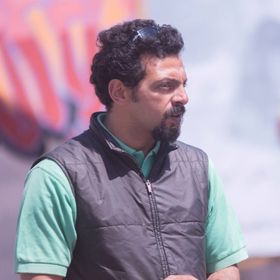 وفاة مدير التصوير المصري تيمور تيمور غرقاً أثناء إنقاذ ابنه في رأس الحكمة