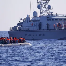 خطة أوروبية لإلغاء الامتيازات التجارية للدول النامية الرافضة لاستعادة مهاجريها