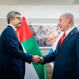 وزير الخارجية الإماراتي يلتقي نتنياهو: إنهاء حرب غزة ضروري وندعم "حل الدولتين"