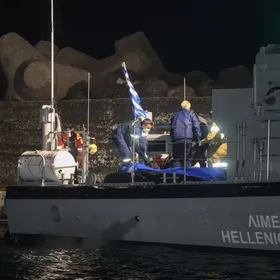 بعد غرق قارب مهاجرين أمام اليونان.. مصر تعلن تسريع استعادة جثامين ضحاياها