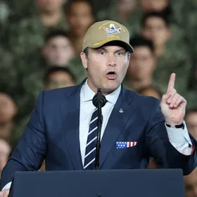 تحذيرات في الكونجرس من احتمال تورط وزير الدفاع الأميركي في "جريمة حرب"