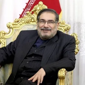 قصة علي شمخاني و"إمبراطورية الشحن".. من رجل أمن قوي إلى عائلة تحت العقوبات