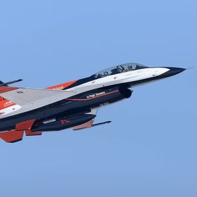 مناورة جوية بين طائرة أميركية مدعومة بالذكاء الاصطناعي ومقاتلة F-16