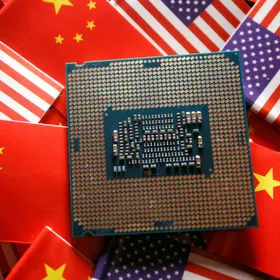 ترمب يوقف "صفقة رقائق" في أميركا بسبب الصين ومخاوف أمنية