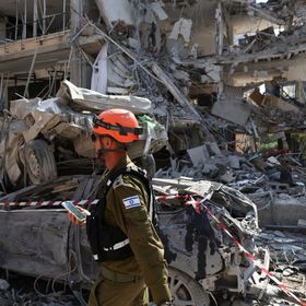 مواجهة إسرائيل وإيران تدخل يومها الثاني: طهران وتل أبيب تحت القصف
