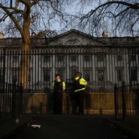 رغم مخاوف التجسس.. بريطانيا توافق على إنشاء أكبر سفارة صينية في أوروبا