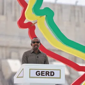 آبي أحمد يتمسك بمنفذ على البحر الأحمر: ميناء عصب الإريتري ضمن حدودنا