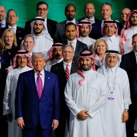 ولي العهد السعودي والرئيس الأميركي يوقعان وثيقة شراكة اقتصادية استراتيجية
