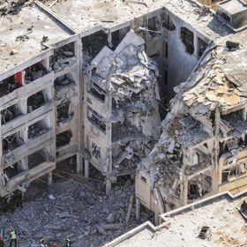 بالصور.. دمار واسع وإصابات في أعنف هجوم إيراني على إسرائيل منذ اندلاع الحرب