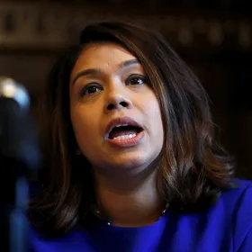 بنجلاديش.. أحكام بالسجن على وزيرة بريطانية سابقة والشيخة حسينة في قضية فساد