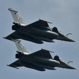 معركة الطائرات المقاتلة بين الهند وباكستان تثير اهتمام جيوش العالم