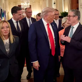 انتقادات حادة و"خطاب عدائي" يهدد التحالف التاريخي بين أوروبا والولايات المتحدة