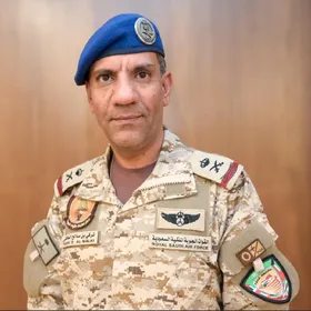 "التحالف": أبلغنا الإمارات منع مغادرة شحنات الأسلحة من ميناء المكلا لكنها نُقلت إلى قاعدة الريان