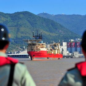 تحذيرات أميركية لشركات التكنولوجيا من تجسس سفن صينية على كابلات بحرية