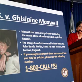 بعد كشف أسماء ناجيات… قاض أميركي يطالب وزارة العدل بخطة لحماية ضحايا إبستين