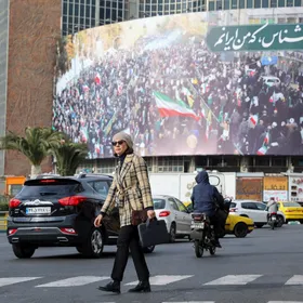 تقرير: طهران تخطط للانفصال عن "الإنترنت العالمي" وإتاحة شبكتها الداخلية فقط للإيرانيين