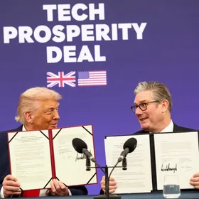 وسط مفاوضات بشأن "قضايا أصعب".. واشنطن تعلق اتفاقية "الازدهار التكنولوجي" مع بريطانيا