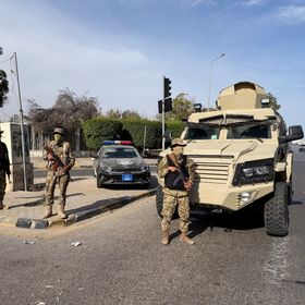 البارود يعيد تشكيل خارطة النفوذ.. ماذا يحدث في ليبيا؟