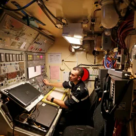 المسيّرات المجهولة تصل "قاعدة نووية" في فرنسا.. ما القصة؟