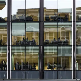 الوظائف المهددة من الذكاء الاصطناعي "تزدهر ولا تختفي"