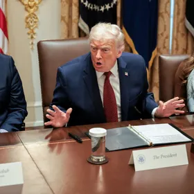 ترمب يصعّد هجومه على أوروبا: قادة "ضعفاء" ودول "متداعية"