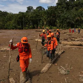 إندونيسيا.. الجيش يكثف جهود الإغاثة بعد الفيضانات