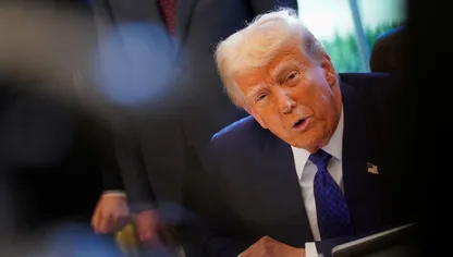 ترمب يلوح بفرض رسوم جمركية جديدة على السيارات في أبريل