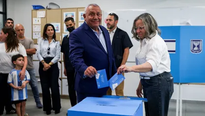 استطلاعات آراء الناخبين: معارضو نتنياهو يتقدمون والليكود أكبر الأحزاب.. ولا أغلبية لأي معسكر