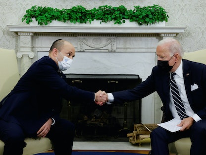 الرئيس الأميركي جو بايدن يرحب برئيس الوزراء الإسرائيلي نفتالي بينيت في واشنطن - 27 أغسطس 2021 - REUTERS