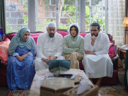 مشهد من المسلسل السعودي "بيت طاهر" - Netflix