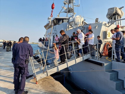 خفر السواحل اليوناني ينقذ 122 مهاجراً قرب جزيرة رودس - 7 أغسطس 2022 - Twitter/@HCoastGuard