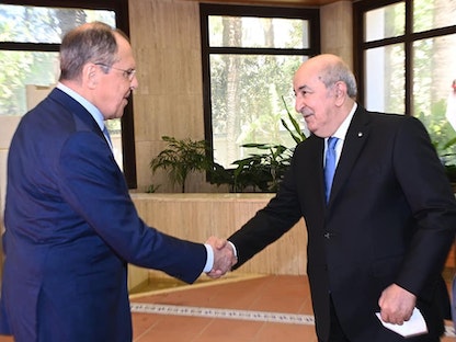 الرئيس الجزائري عبد المجيد تبون يستقبل وزير الخارجية الروسي، سيرجي لافروف في الجزائر - 10 مايو 2022 - facebook.com/AlgerianPresidency