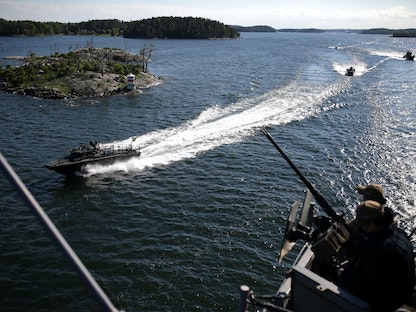 جنود من البحرية الأميركية  خلال تدريبات عسكرية في بحر البلطيق - 5 يونيو 2022 - REUTERS