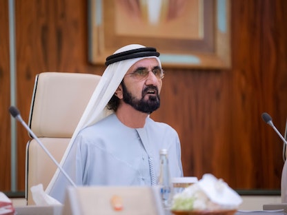 الشيخ محمد بن راشد نائب رئيس دولة الإمارات رئيس مجلس الوزراء حاكم دبي خلال جلسة لمجلس الوزراء - 6 فبراير 2023 - twitter.com/wamnews