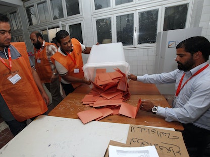 جانب من عملية فرز الأصوات في الانتخابات الليبية التي جرت عام 2014 - REUTERS