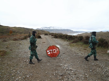 أفراد من قوات حرس الحدود الأذربيجانية في مقاطعة جبرائيل على الحدود مع أرمينيا- 8 ديسمبر 2020 - REUTERS