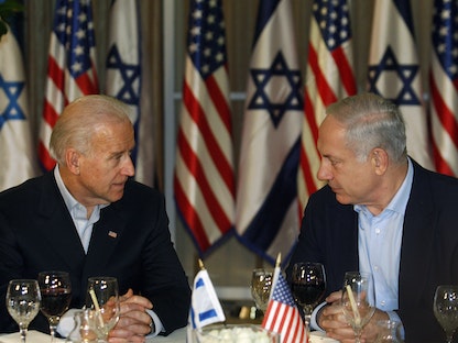 الرئيس الأميركي المنتخب جو بايدن يجلس مع رئيس الوزراء الإسرائيلي بنيامين نتنياهو في القدس - 9 مارس 2010 - REUTERS