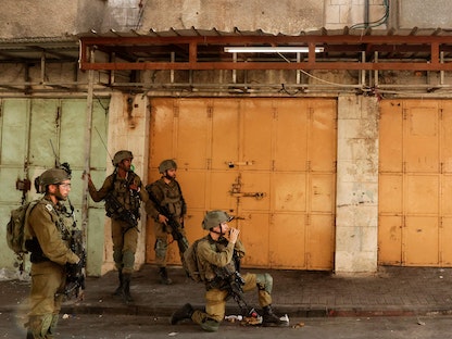 عناصر الجيش الإسرائيلي خلال مواجهات مع شبان فلسطينيين بالضفة الغربية. 12 أغسطس 2022 - AFP