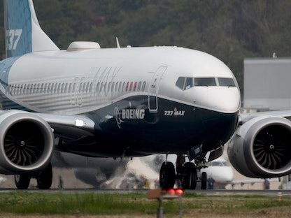 طائرة من طراز "بوينغ 737 ماكس" تحطّ خلال رحلة تجريبية في سياتل، 30 سبتمبر 2020 - Bloomberg