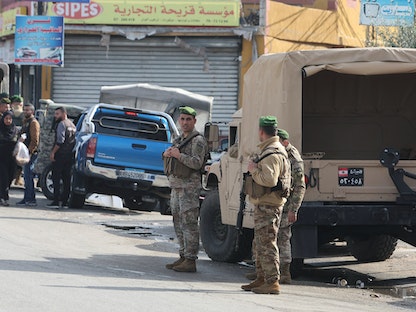 عناصر من الجيش اللبناني ينتشرون في العاقبية جنوبي لبنان بعد حادثة استهدف قوات "اليونيفيل"- 15 ديسمبر 2022 - REUTERS