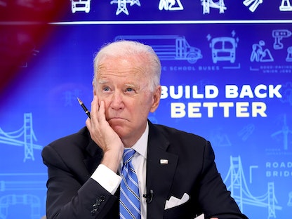 الرئيس الأميركي جو بايدن في اجتماع عبر الفيديو مع أعضاء الكونجرس لبحث خطته للاستثمار في البنية التحتية - 11 أغسطس 2021 - REUTERS