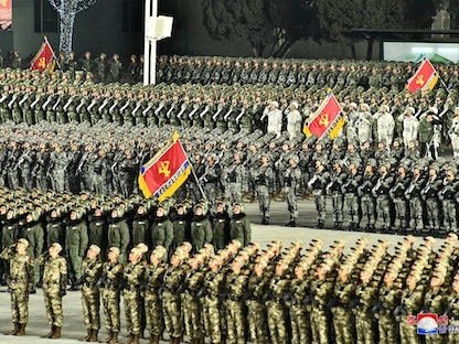 جنود من كوريا الشمالية خلال استعراض عسكري في العاصمة بيونج يانج- 30 أبريل 2021 - via REUTERS