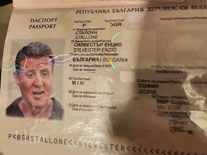 صورة ضوئية لجواز سفر بلغاري مزيف باسم الممثل الأميركي سيلفستر ستالون، 28 يناير 2021 - AFP