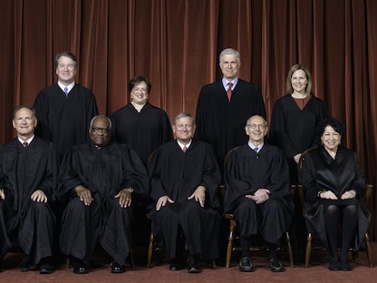 قضاة المحكمة العليا الأميركية - 23 أبريل 2021 - supremecourt.gov