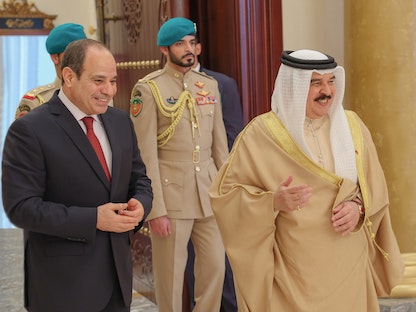 السيسي وملك البحرين يبحثان أزمات المنطقة ويشددان على وحدة الصف العربي